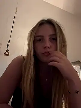 Snapshot of Ell_albescu chatting on 11/05/25, 09:07 Ell albescu online show from 11/05/25, 09:07