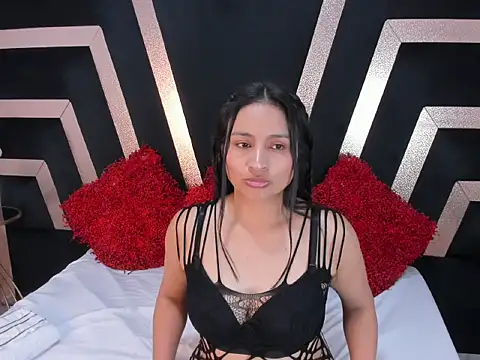 Snapshot of Laurie_Bell_ chatting on 11/04/25, 01:59 Laurie Bell online show from 11/04/25, 01:59