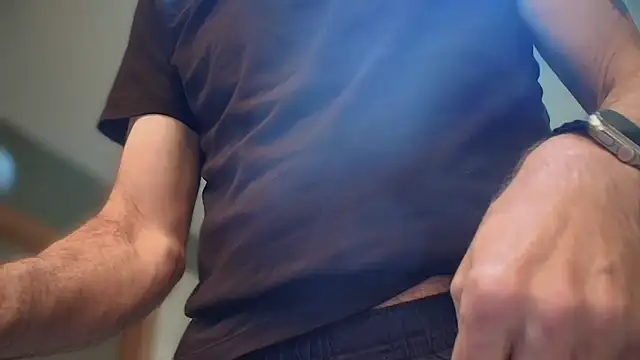 Snapshot of centerfieldshow chatting on 11/15/25, 06:23 centerfieldshow online show from 11/15/25, 06:23