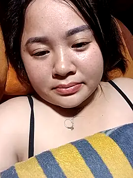 Bee-bgolden online show from 11/18/25, 03:43