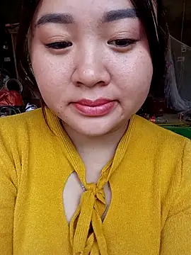 Bee-bgolden online show from 11/30/25, 03:29