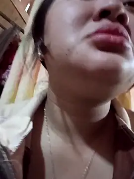 Bee-bgolden online show from 11/25/25, 03:07