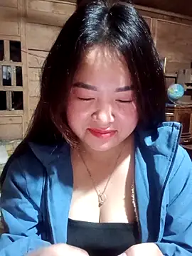 Bee-bgolden online show from 12/03/25, 03:33