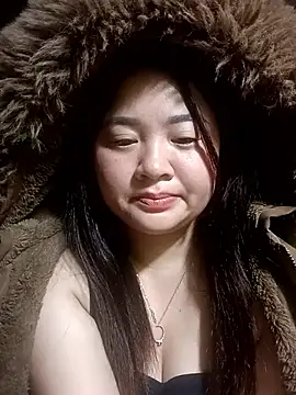 Bee-bgolden online show from 11/24/25, 03:01