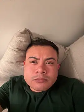 Snapshot of ManqueCoaster chatting on 11/17/25, 12:03 ManqueCoaster online show from 11/17/25, 12:03