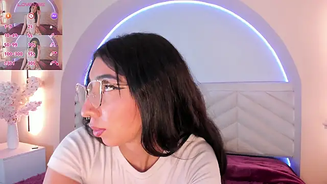 Isabella Crofts online show from 05/23/26, 03:05