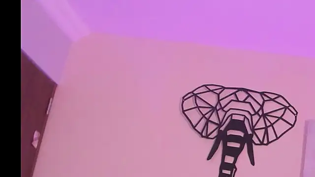 Isabella Crofts online show from 11/19/25, 03:06