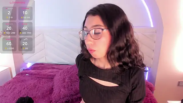 Isabella Crofts online show from 04/18/26, 03:09