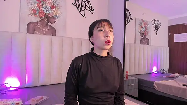 Isabella Crofts online show from 11/17/25, 03:10