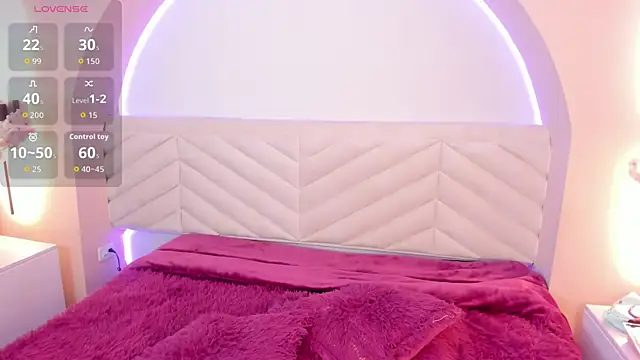 Isabella Crofts online show from 04/11/26, 03:03