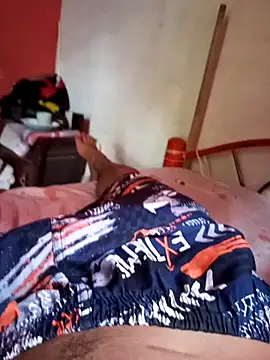 Snapshot of AlexiXxto32 chatting on 11/04/25, 07:28 AlexiXxto32 online show from 11/04/25, 07:28