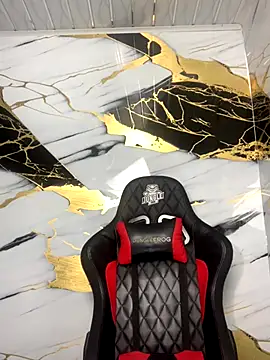 Snapshot of Suarezz10_ chatting on 11/04/25, 06:39 Suarezz10 online show from 11/04/25, 06:39