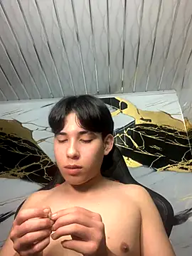 Snapshot of Suarezz10_ chatting on 11/05/25, 12:30 Suarezz10 online show from 11/05/25, 12:30