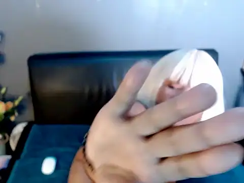 Slipperyebony online show from 11/17/25, 07:45