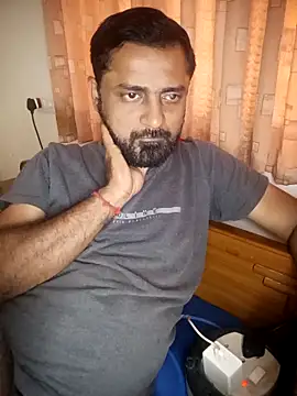 Snapshot of RubyEntity chatting on 12/15/25, 02:50 RubyEntity online show from 12/15/25, 02:50