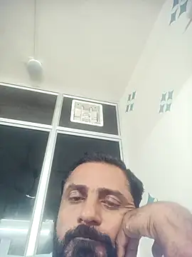 Snapshot of RubyEntity chatting on 11/18/25, 07:44 RubyEntity online show from 11/18/25, 07:44