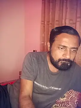 Snapshot of RubyEntity chatting on 11/29/25, 02:06 RubyEntity online show from 11/29/25, 02:06