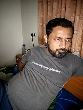 Snapshot of RubyEntity chatting on 12/14/25, 02:22 RubyEntity online show from 12/14/25, 02:22