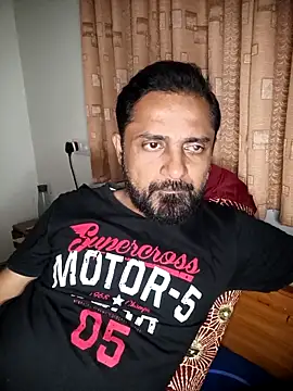 Snapshot of RubyEntity chatting on 12/15/25, 05:30 RubyEntity online show from 12/15/25, 05:30