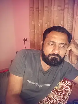 Snapshot of RubyEntity chatting on 11/25/25, 05:46 RubyEntity online show from 11/25/25, 05:46