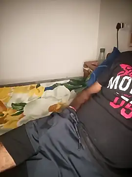 Snapshot of RubyEntity chatting on 12/16/25, 01:48 RubyEntity online show from 12/16/25, 01:48