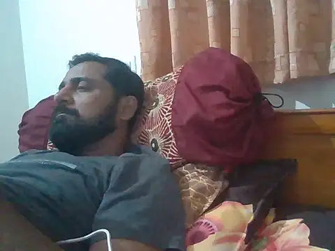 Snapshot of RubyEntity chatting on 11/13/25, 07:29 RubyEntity online show from 11/13/25, 07:29