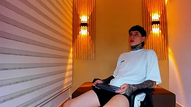 Snapshot of DANTE_ARMSTRONG chatting on 11/07/25, 03:55 DANTE ARMSTRONG online show from 11/07/25, 03:55