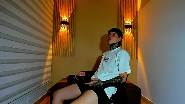 Snapshot of DANTE_ARMSTRONG chatting on 11/08/25, 04:05 DANTE ARMSTRONG online show from 11/08/25, 04:05