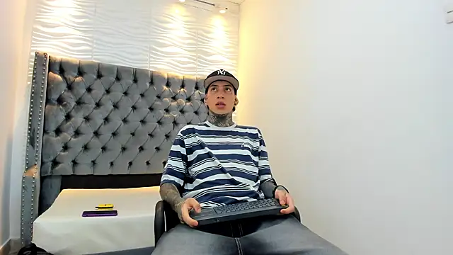 DANTE ARMSTRONG online show from 12/19/25, 03:54