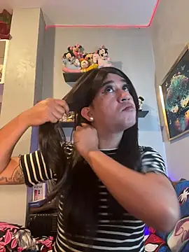 Snapshot of desirable_miya chatting on 02/21/26, 01:29 desirable miya online show from 02/21/26, 01:29