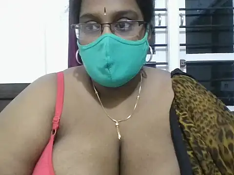 hootypriya online show from 12/22/25, 05:35