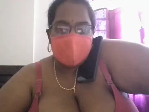 hootypriya online show from 04/08/26, 06:37