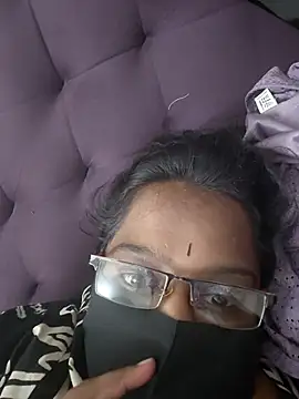hootypriya online show from 06/12/26, 03:43
