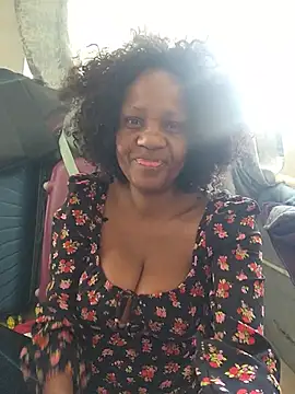 Snapshot of Mommy_Sienna chatting on 06/29/26, 06:42 Mommy Sienna online show from 06/29/26, 06:42