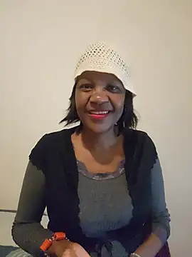 Snapshot of Mommy_Sienna chatting on 06/06/26, 04:34 Mommy Sienna online show from 06/06/26, 04:34