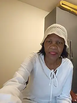 Snapshot of Mommy_Sienna chatting on 06/07/26, 06:46 Mommy Sienna online show from 06/07/26, 06:46