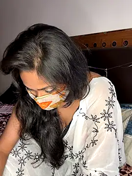 Snapshot of Desiqueen2 chatting on 11/07/25, 06:12 Desiqueen2 online show from 11/07/25, 06:12