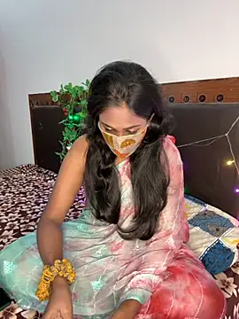 Snapshot of Desiqueen2 chatting on 11/08/25, 05:27 Desiqueen2 online show from 11/08/25, 05:27