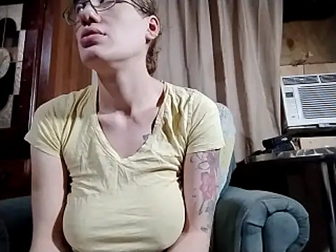 Snapshot of Harley_and_The_Joker chatting on 11/26/25, 01:49 Harley and The Joker online show from 11/26/25, 01:49