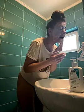 EdaQueen online show from 11/30/25, 07:09