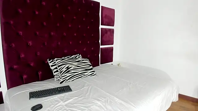 Snapshot of RossMildrey chatting on 06/18/26, 12:54 RossMildrey online show from 06/18/26, 12:54