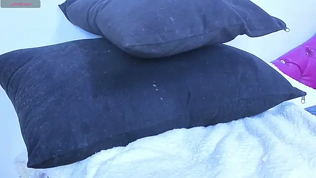 Julieta horney online show from 11/06/25, 02:54