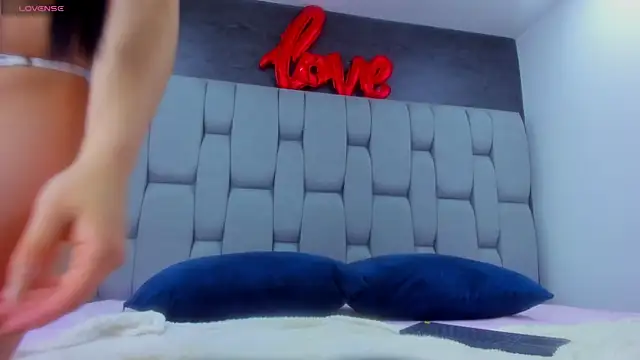 Julieta horney online show from 12/01/25, 01:45