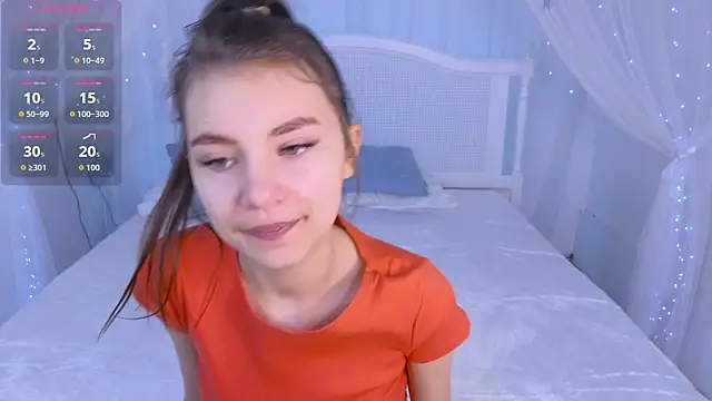 Little  Lunaa online show from 04/10/26, 10:44