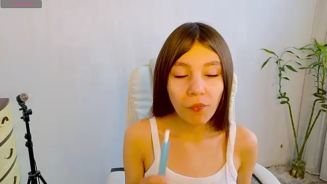 Little  Lunaa online show from 02/11/26, 10:15