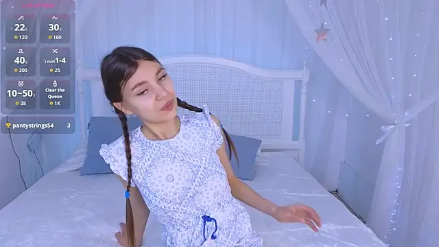 Little  Lunaa online show from 04/12/26, 10:07