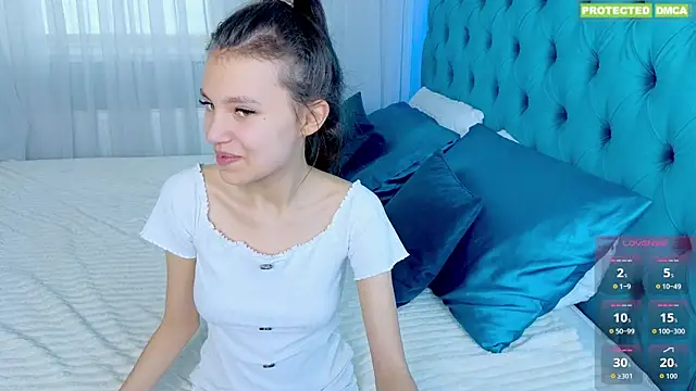 Little  Lunaa online show from 05/09/26, 09:56