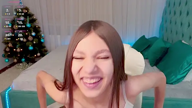 Snapshot of Little__Lunaa chatting on 12/22/25, 10:15 Little Lunaa online show from 12/22/25, 10:15