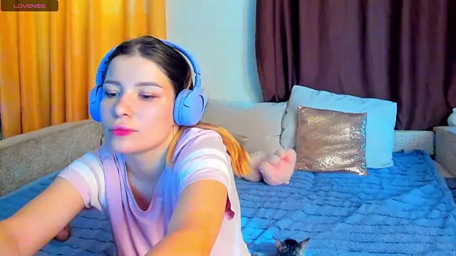 Eva purrr  online show from 11/25/25, 09:53