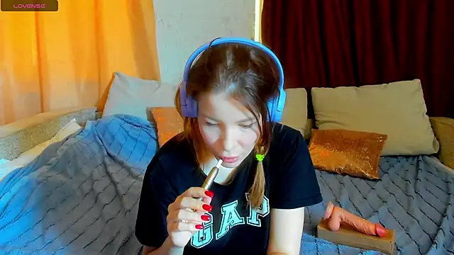 Eva purrr  online show from 04/10/26, 08:21